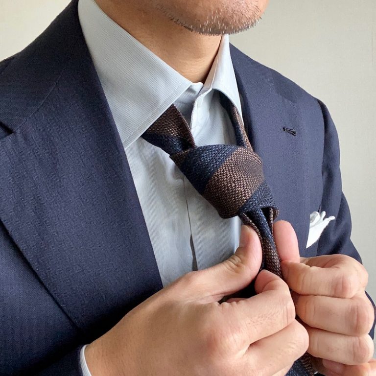 美しいダブルディンプルのつくり方：How to Tie a Tie Fourinhand Knot with beautiful